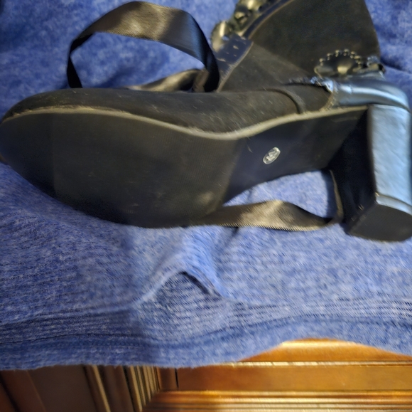 Boots - Picture 5 of 5